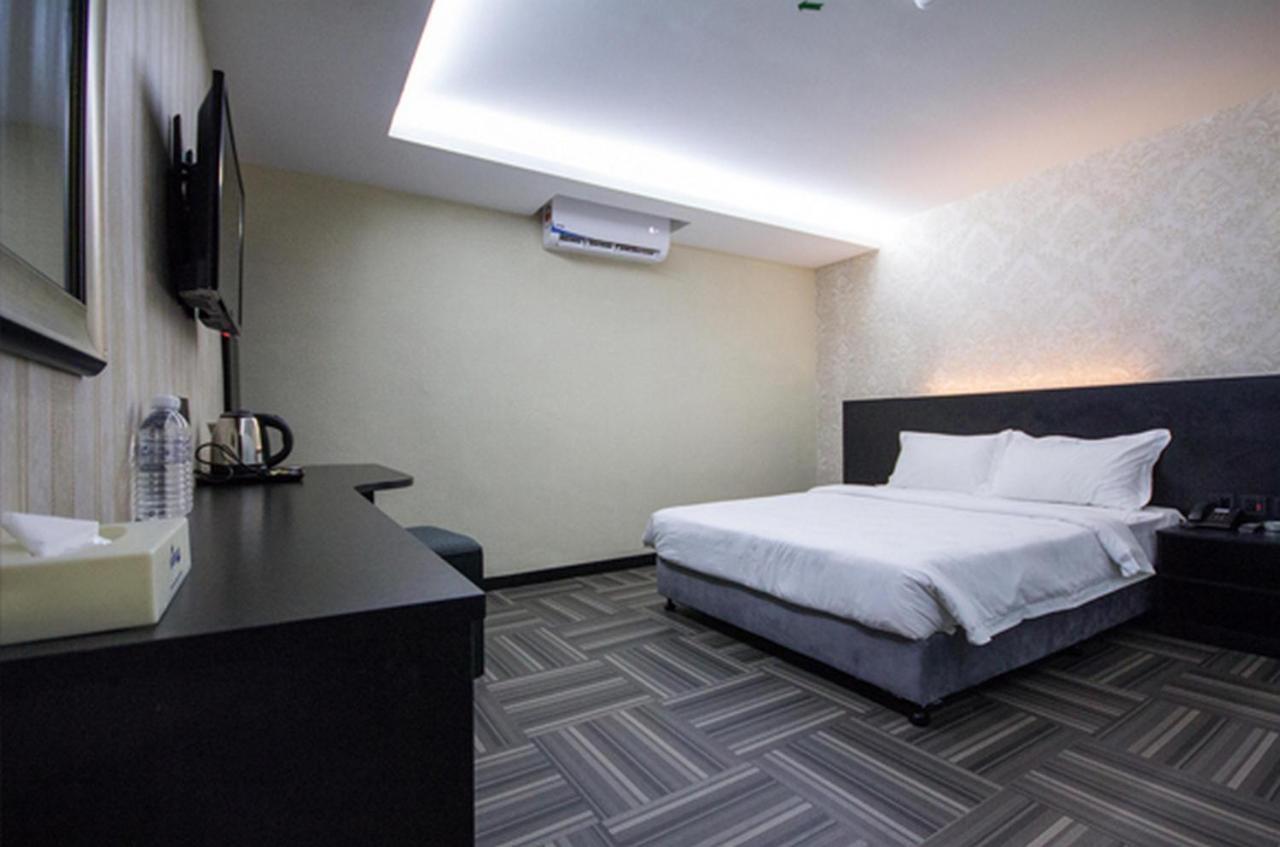 S Hotel Seberang Jaya Buitenkant foto
