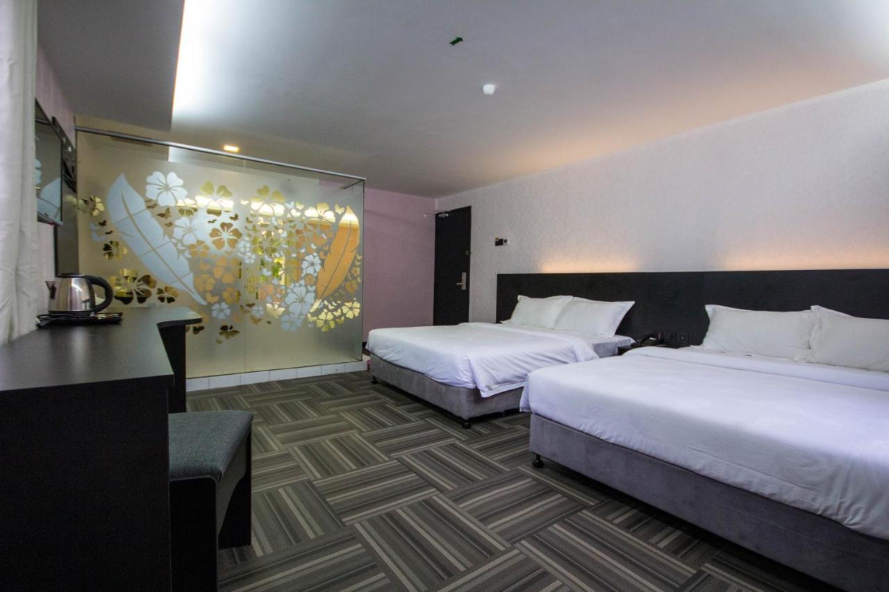 S Hotel Seberang Jaya Buitenkant foto
